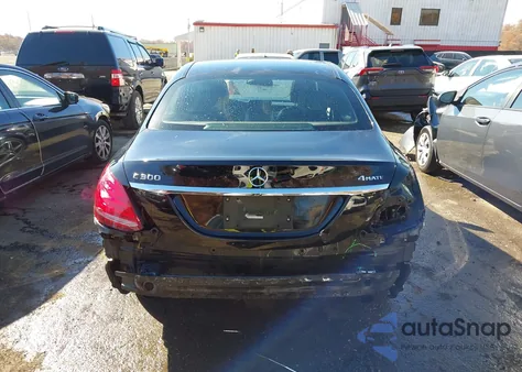 2015 Mercedes-Benz C 300 Sport 4Matic из США, поврежденный, VIN 55SWF4KB7FU025811